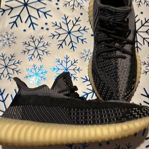 Adidas - Men's Yeezy Boost 350 V2 (Carbon). Used